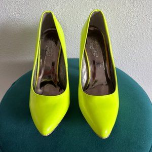 Charles Albert Blacklight Pumps in Neon Green